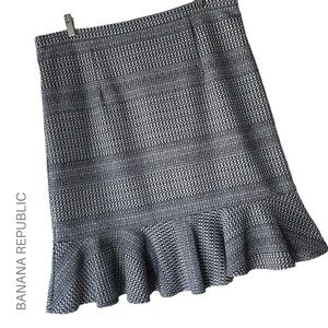 BANANA REPUBLIC | NWOT JACQUARD KNIT NAVY BLUE FLOUNCE PENCIL SKIRT MIDI | 12